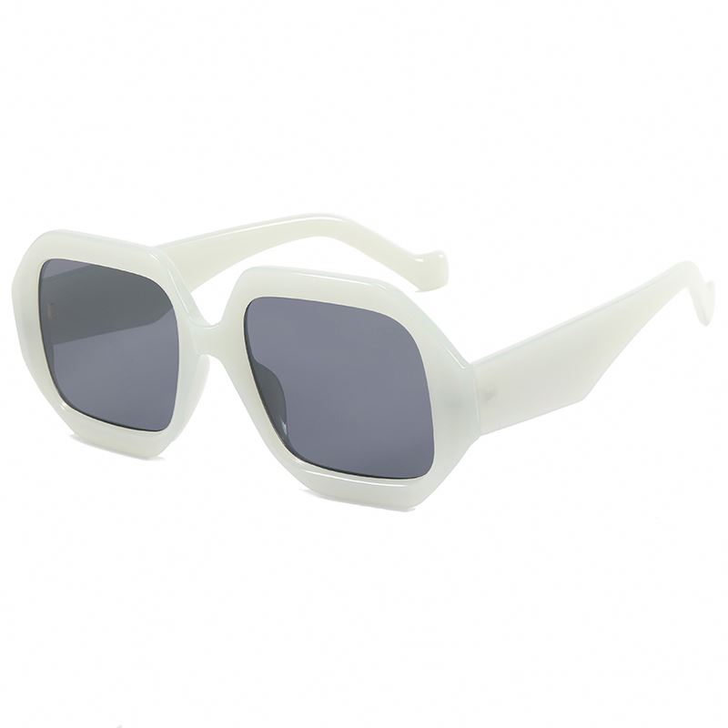 Women Retro Trendy Sunglasses Custom 2020 New Arrival Spectacles Luxury UV400 Bending Frame Diamond